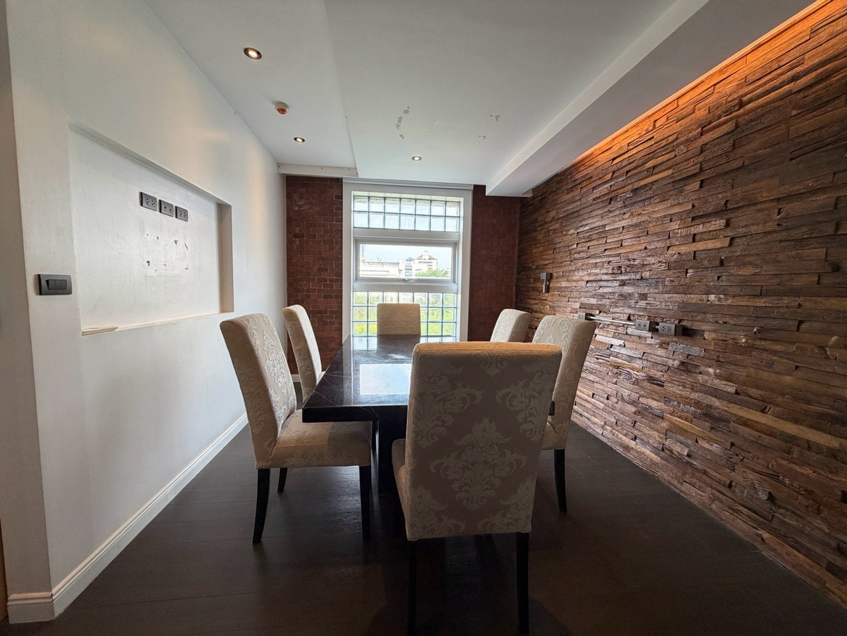 ขาย Duplex Penthouse ใกล้ BTS เอกมัย คอนโด Low-Rise เป็นส่วนตัว พื้นที่ 235 ตร.ม. เหมาะทั้งอยู่อาศัยและการลงทุน