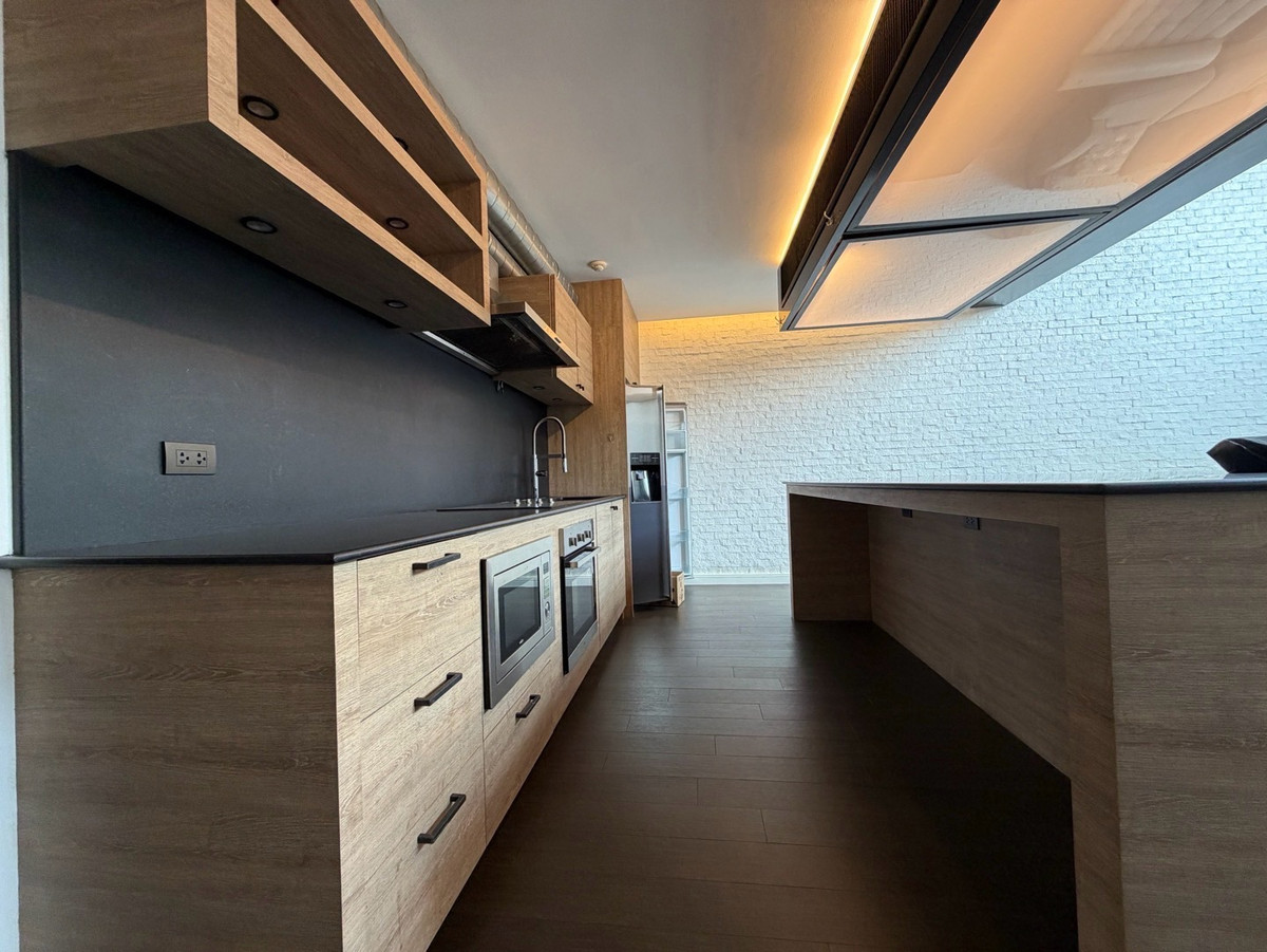 ขาย Duplex Penthouse ใกล้ BTS เอกมัย คอนโด Low-Rise เป็นส่วนตัว พื้นที่ 235 ตร.ม. เหมาะทั้งอยู่อาศัยและการลงทุน