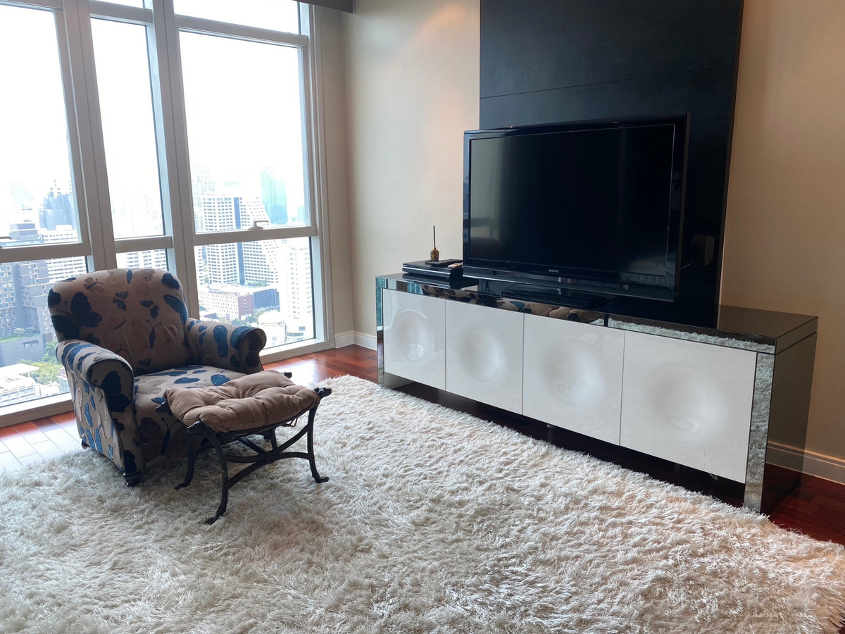 ให้เช่าคอนโดหรู Athenee Residence ย่านเพลินจิต  4 ห้องนอน พื้นที่กว้าง 215 ตร.ม. พร้อมสิ่งอำนวยความสะดวกระดับโรงแรม ใกล้ BTS เพลินจิต