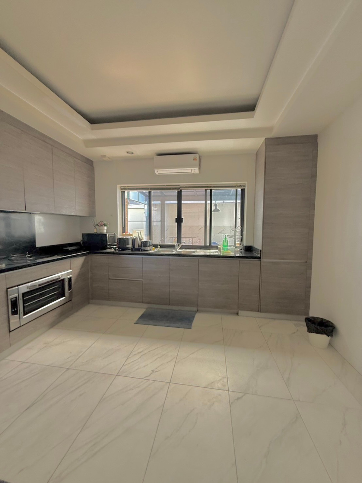 ให้เช่าบ้าน House Pridi Phanomyong  5 ห้องนอน จอดรถได้ถึง 4-6 คัน ใกล้BTS เอกมัย-ทองหล่อ