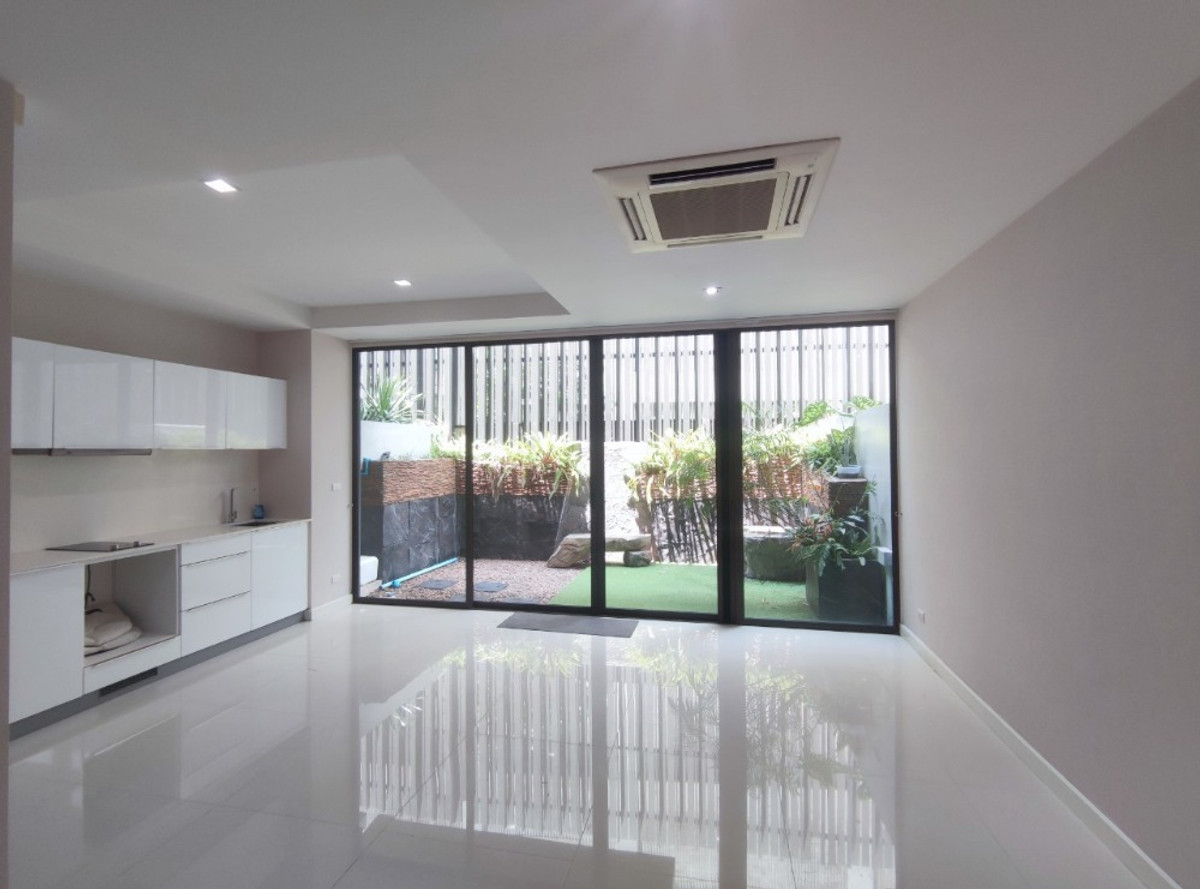 ให้เช่าบ้าน  Park Lane Ekamai  4 ชั้น 3 ห้องนอน ใกล้BTS เอกมัย ใกล้Gateway Ekamai