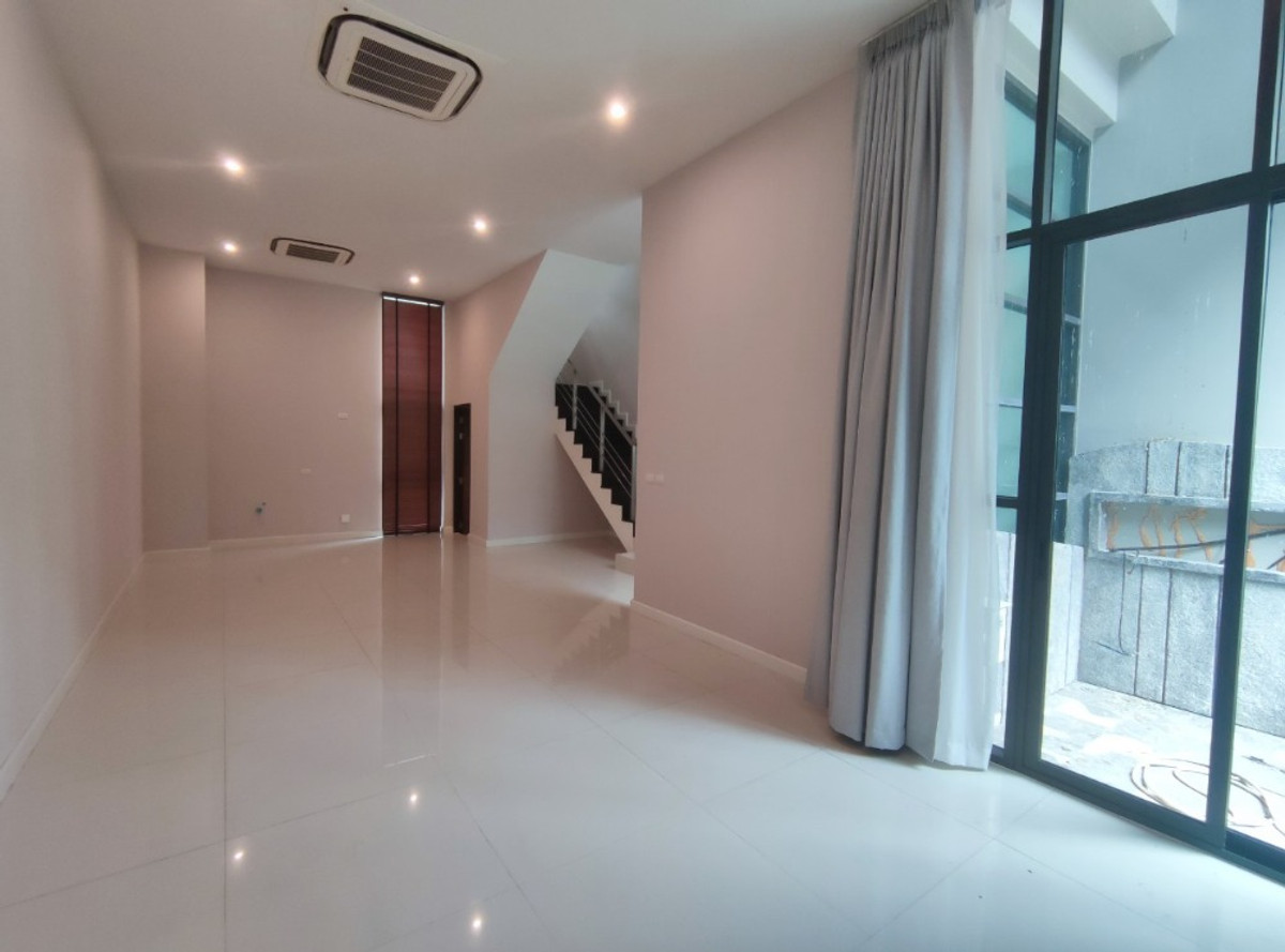 ให้เช่าบ้าน  Park Lane Ekamai  4 ชั้น 3 ห้องนอน ใกล้BTS เอกมัย ใกล้Gateway Ekamai