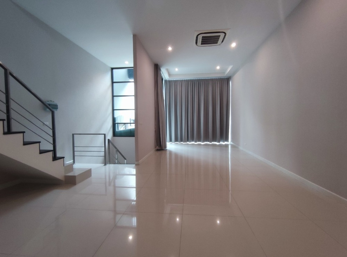 ให้เช่าบ้าน  Park Lane Ekamai  4 ชั้น 3 ห้องนอน ใกล้BTS เอกมัย ใกล้Gateway Ekamai