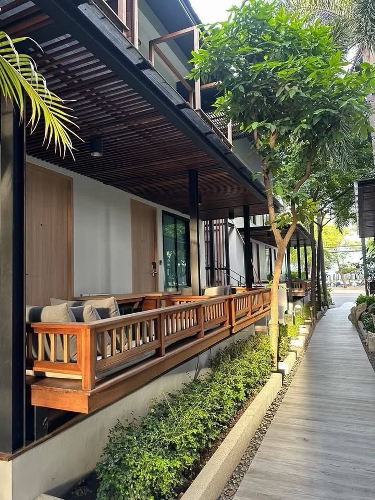 ขายโรงแรมติดหาดชะอำ 40 ห้อง ทำเลศักยภาพ รายได้ต่อเนื่อง รีโนเวทใหม่ทั้งระบบ พร้อมดำเนินกิจการ