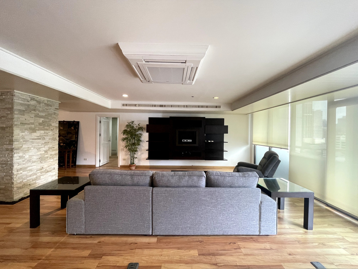 ให้เช่า คอนโด  Kallista Sukhumvit 11  3 ห้องนอน 315 ตร.ม.  big balcony