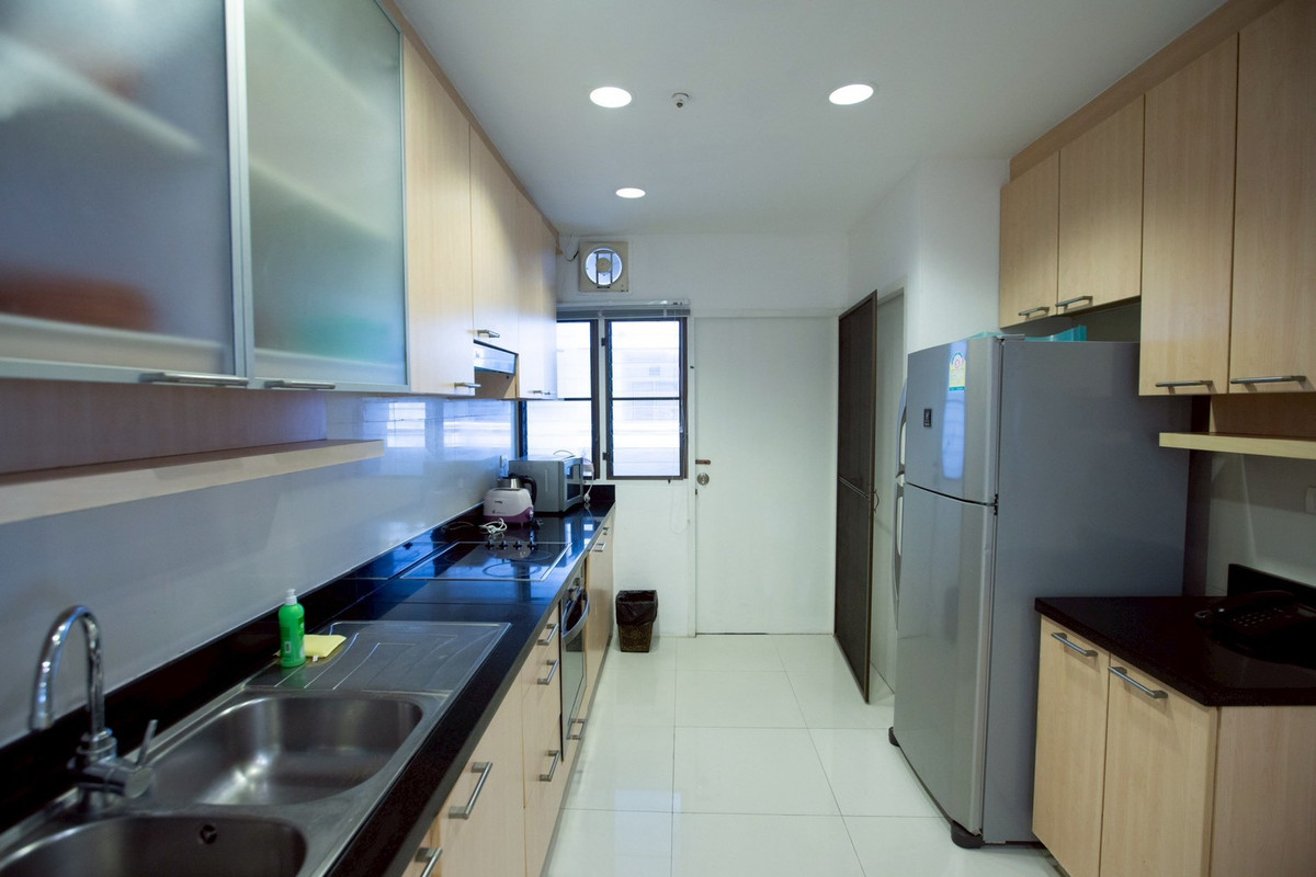 📢👇Newly renovated big size unit, petfriendly no size limit  , big balcony, Located at Sukhumvit 31, near Em district