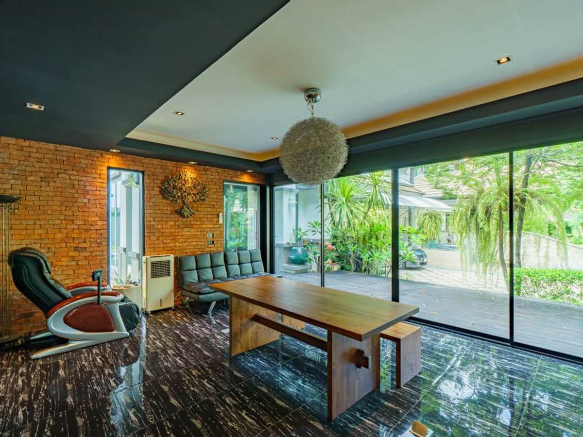 Baan Pattanalarn for sale! 🎉 3 building 5 bedroom 500 sq.m fully furnished good structure near Punya Village