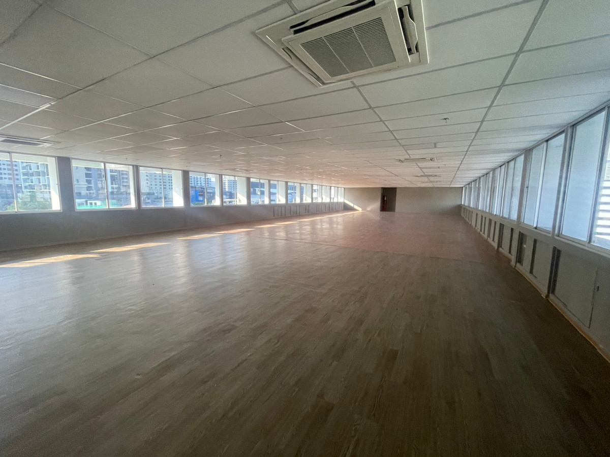ให้เช่า ออฟฟิศรีโนเวทใหม่  แถวสุขุมวิท 370 ตร.ม. ใกล้BTS พร้อมพงษ์
