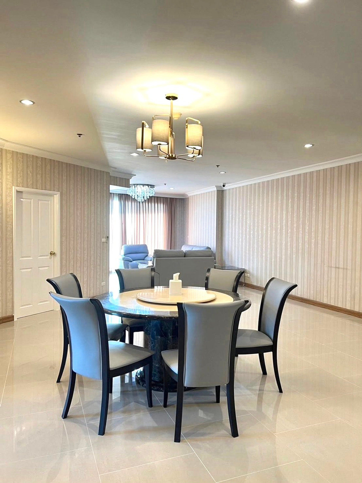ขาย  คอนโด  Supalai Casa Riva fronte 2  3  ห้องนอน  235.75  ตร.ม. วิวแม่น้ำเจ้าพระยา