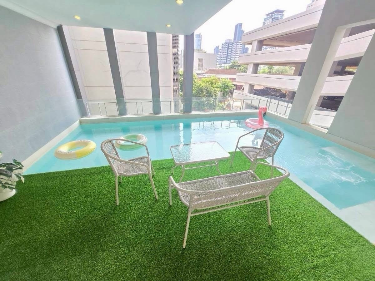 ขายบ้านหรู8ชั้นขนาดใหญ่เลี้ยงสัตว์ได้ย่านพร้อมพงษ์ 4ห้องนอน 680ตรม. เฟอร์นิเจอร์ครบ พร้อมสระว่ายน้ำและลิฟท์ส่วนตัว ใกล้BTS พร้อมพงษ์