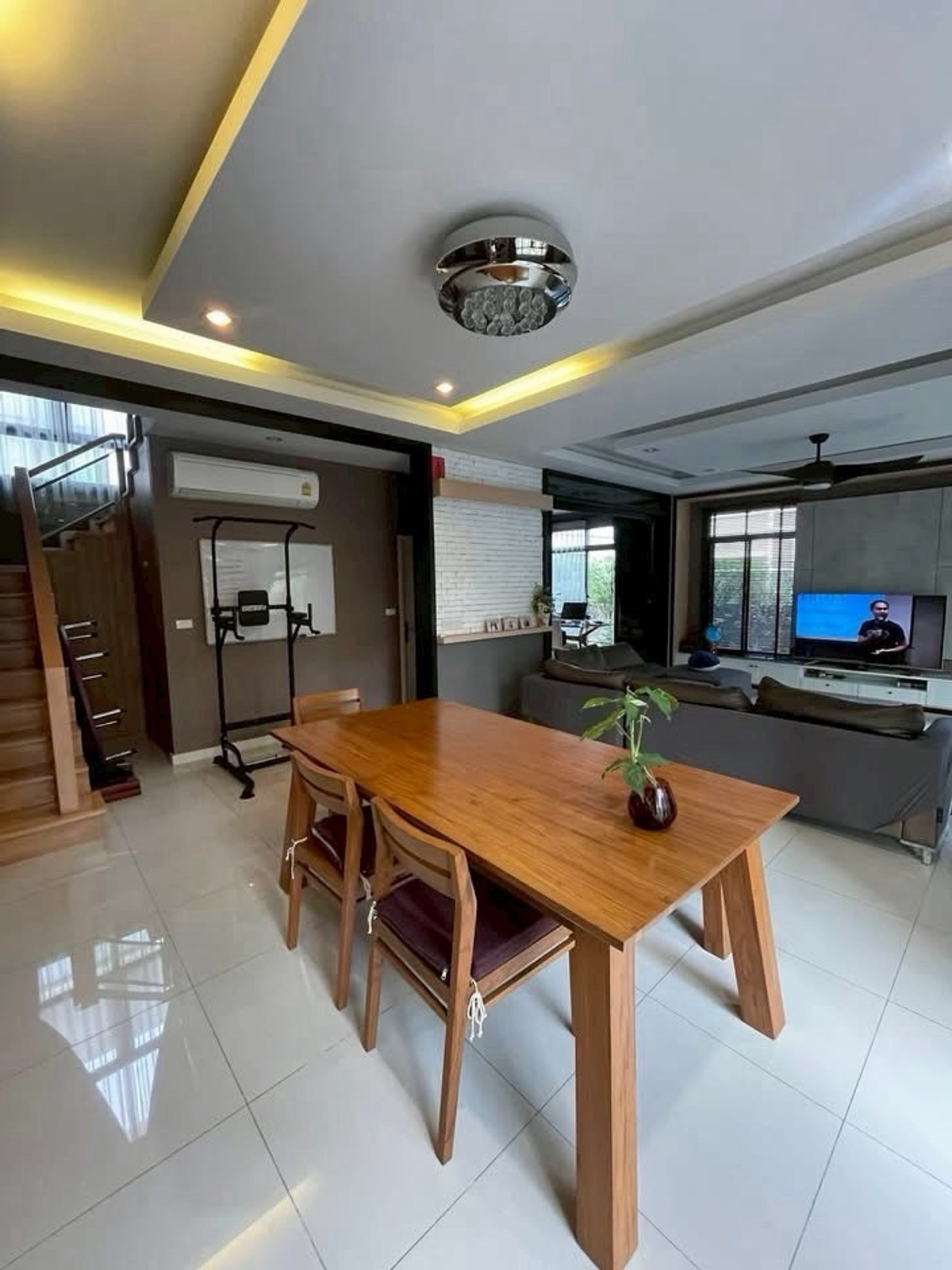 บ้านเดี่ยว พัฒนาการ 4 ห้องนอน 280 ตร.ม ใกล้เอกมัย ทองหล่อ เดินทางสะดวก เชื่อมต่อมอเตอร์เวย์