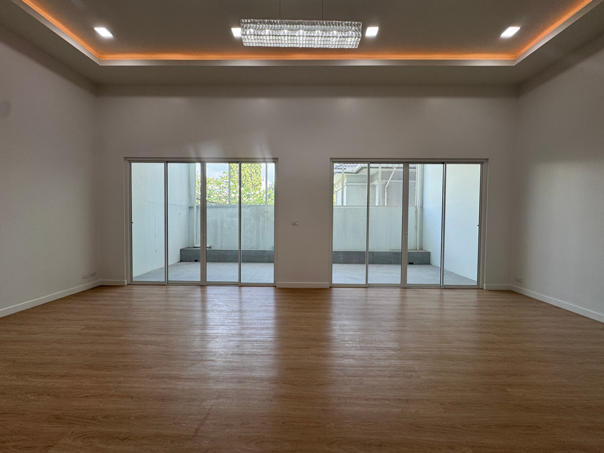📢👇ขายทาวน์เฮาส์ 3ชั้น ย่านพร้อมพงษ์ 3ห้องนอน ขนาด480 ตรม.  บ้านสวย โปร่ง ตั้งอยู่ในพื้นที่ Em District พร้อมเข้าอยู่