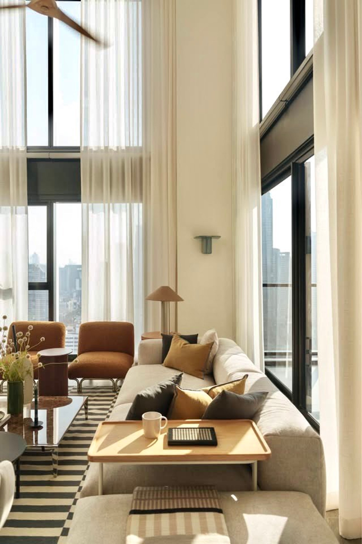 ให้เช่า คอนโด The Lofts Silom 2 ห้องนอน 122 ตร.ม. ห้องใหม่ เพิ่งตกแต่งเสร็จโดย Designer