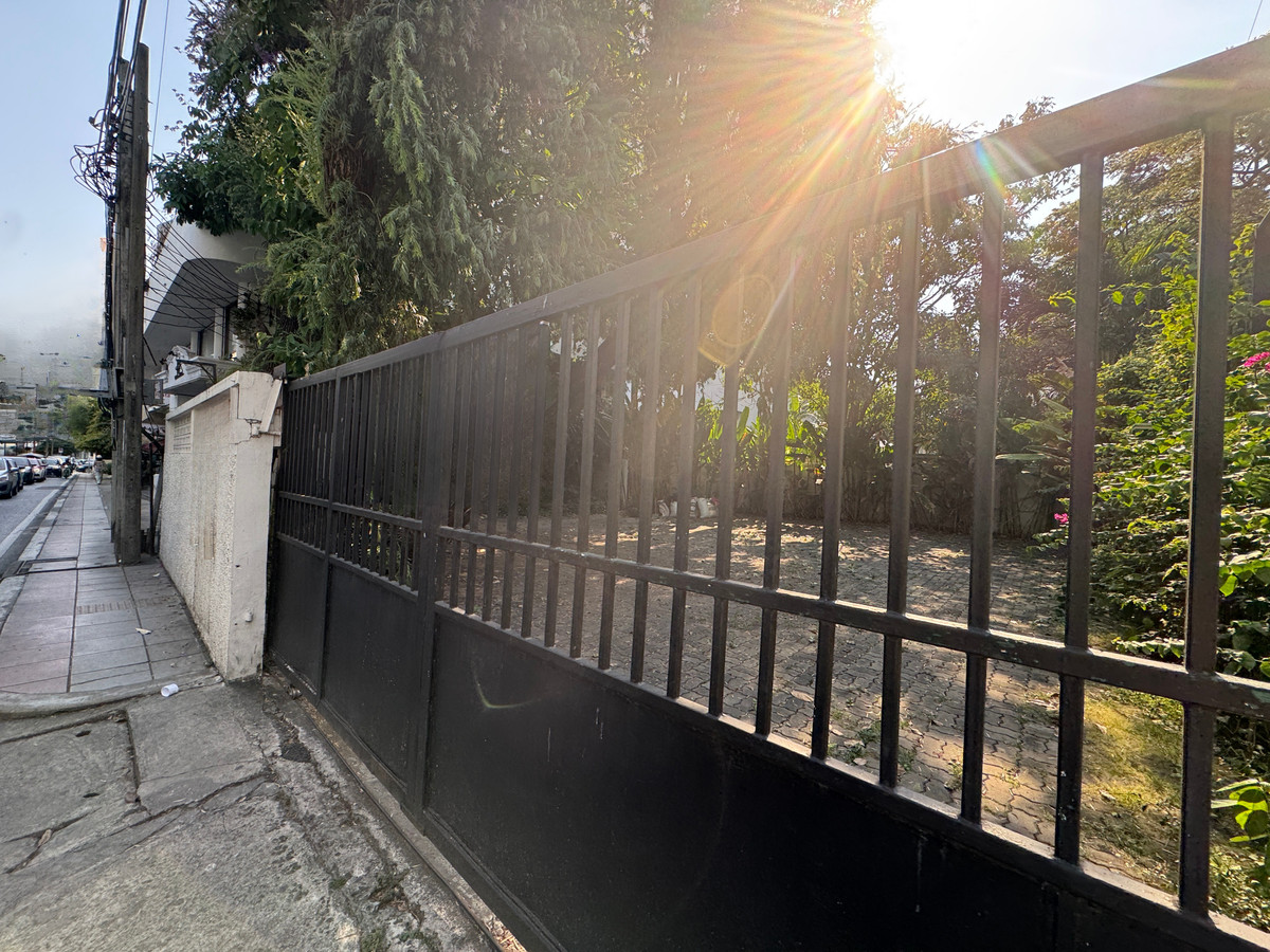 ให้เช่า ที่ดิน Land Sukhumvit 75 ตร.วา 300 ตร.ม. ใกล้  BTS  Phromphong