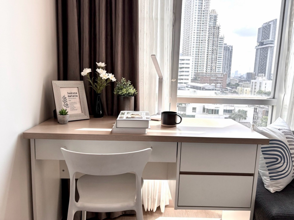 📢👇  ห้องสวย ไม่เคยปล่อยเช่าใจกลางสาทร พร้อมดีไซน์โมเดิร์น ฟังก์ชันใช้สอยลงตัว ตั้งอยู่ในทำเลที่เป็นที่ต้องการมากที่สุดของสาทร เหมาะทั้งสำหรับอยู่อาศัยในเมืองหรือการลงทุน เพราะมีความต้องการเช่าสูง