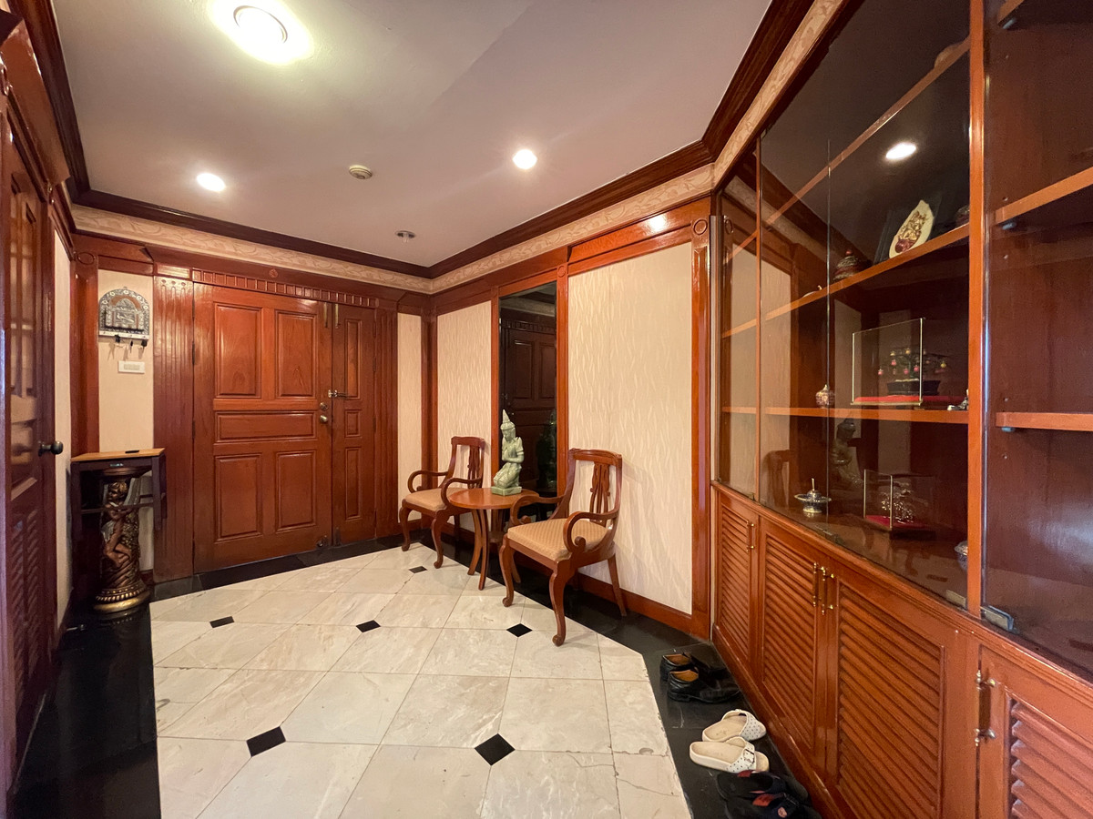 🔥 ขายคอนโดหรู สาทร 4 ห้องนอน พื้นที่ใหญ่ 323 ตร.ม. | Lumpini Place Building ใจกลาง CBD ใกล้ BTS