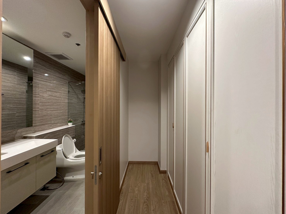 Spacious 2-Bedroom ห้องขนาดใหญ่ในย่านสาทร ใจกลางย่านธุรกิจของกรุงเทพฯ / Unit 125 Sq.m. Near BTS St.Louis เดินทางสะดวก ใกล้รถไฟฟ้า และรายล้อมด้วยอาคารสำนักงาน ร้านอาหาร โรงพยาบาล และสิ่งอำนวยความสะดวกครบครัน