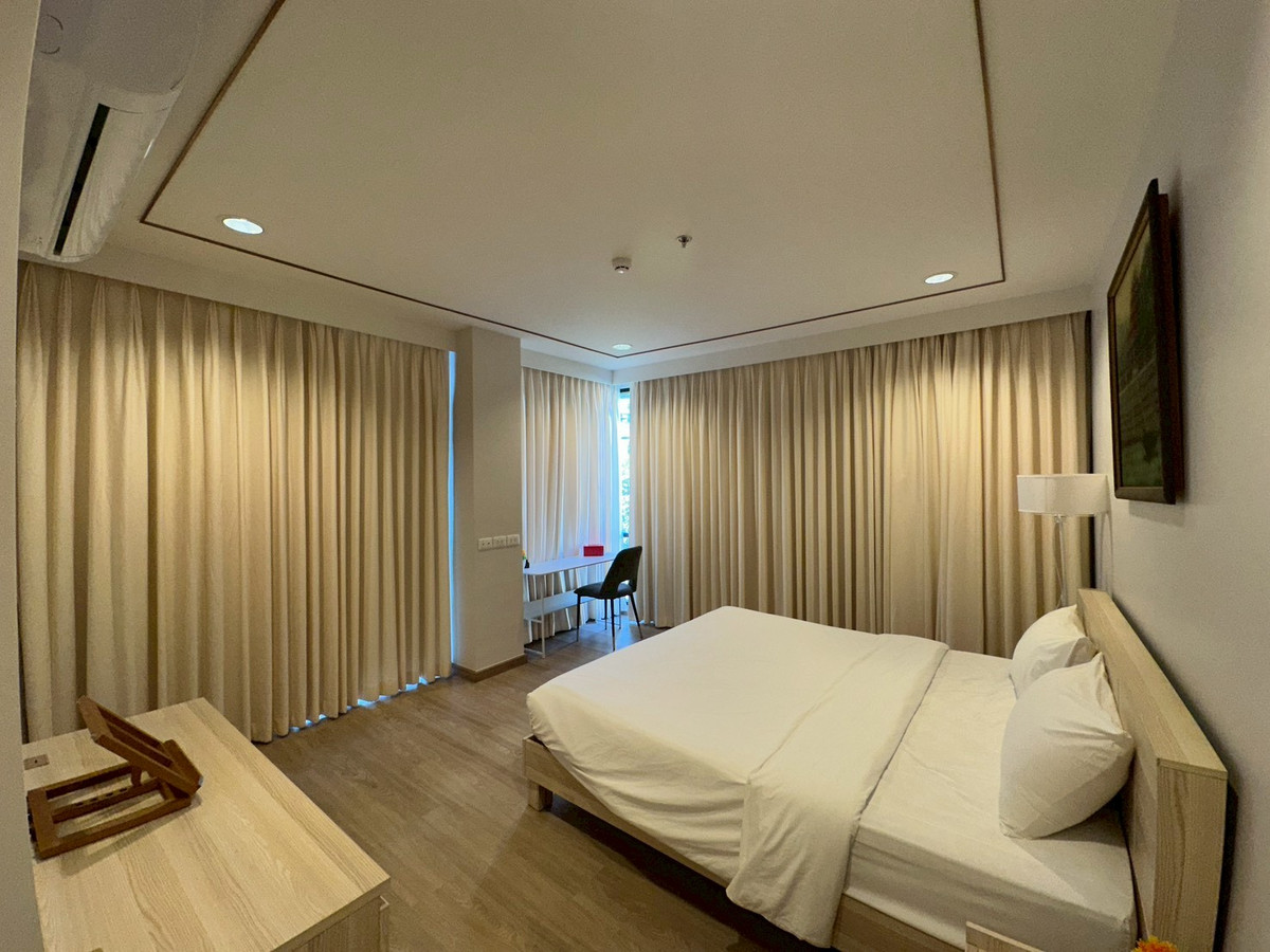 Spacious 2-Bedroom ห้องขนาดใหญ่ในย่านสาทร ใจกลางย่านธุรกิจของกรุงเทพฯ / Unit 125 Sq.m. Near BTS St.Louis เดินทางสะดวก ใกล้รถไฟฟ้า และรายล้อมด้วยอาคารสำนักงาน ร้านอาหาร โรงพยาบาล และสิ่งอำนวยความสะดวกครบครัน
