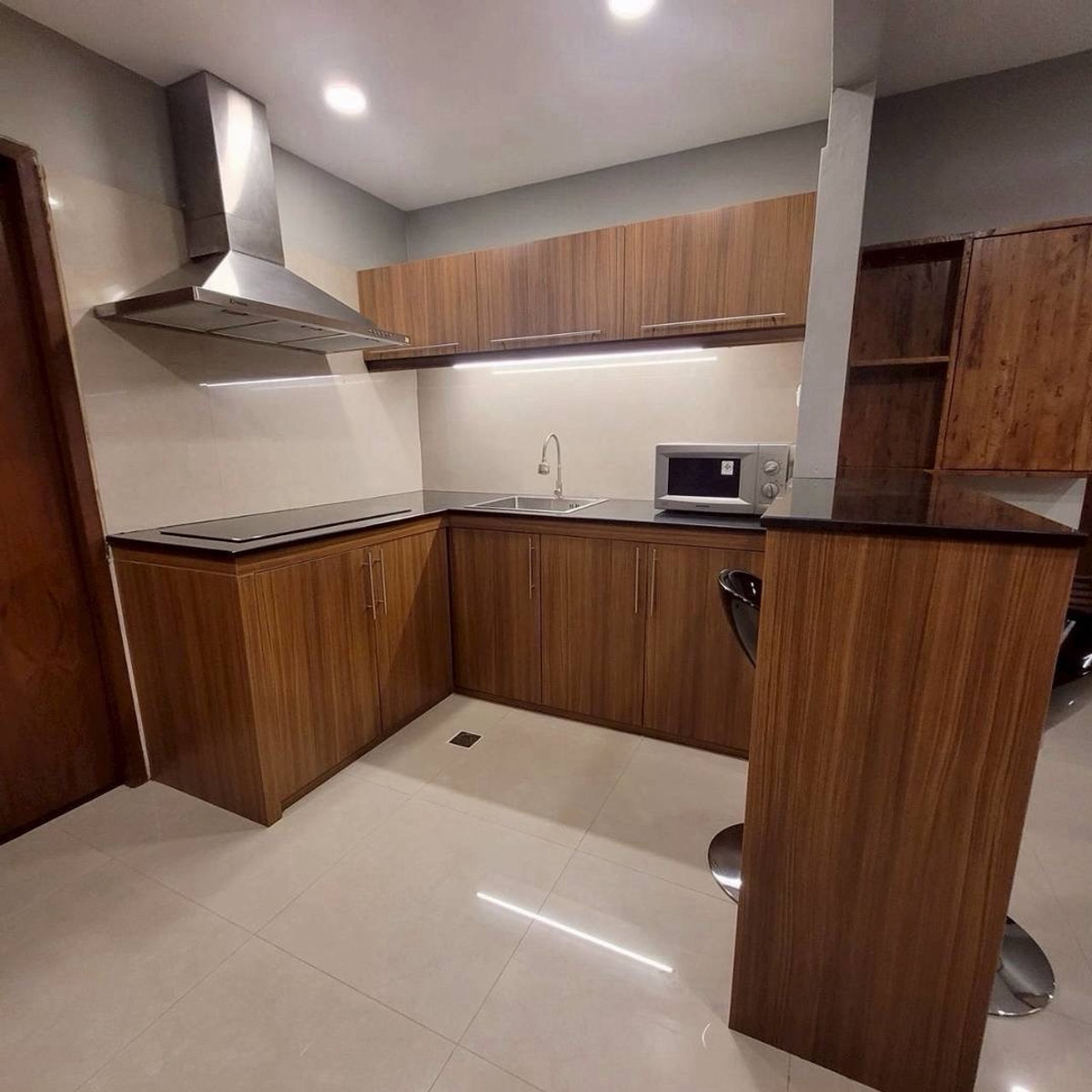 ขายคอนโด สุขุมวิท 39 ใกล้ BTS พร้อมพงษ์ ห้องใหญ่ 108 ตร.ม 2 ห้องนอน รีโนเวทใหม่ พร้อมอยู่ ใกล้ EmQuartier Fuji Super และ Samitivej