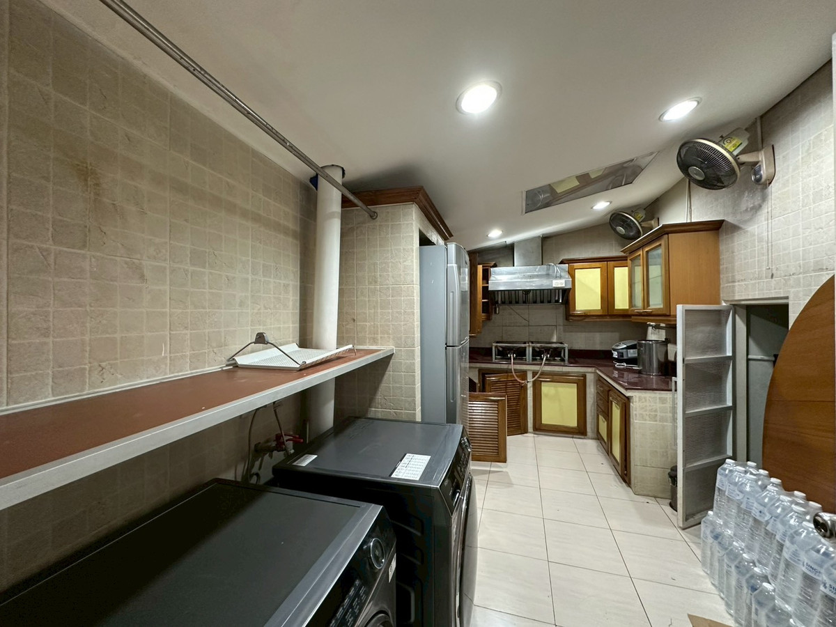 Luxury Townhouse in Thonglor | Large Living Space 386 Sq.m. Near BTS Thonglor | ทาวน์เฮ้าส์ขนาดใหญ่ในย่านทองหล่อ หนึ่งในทำเล Prime Residential Area ของกรุงเทพ