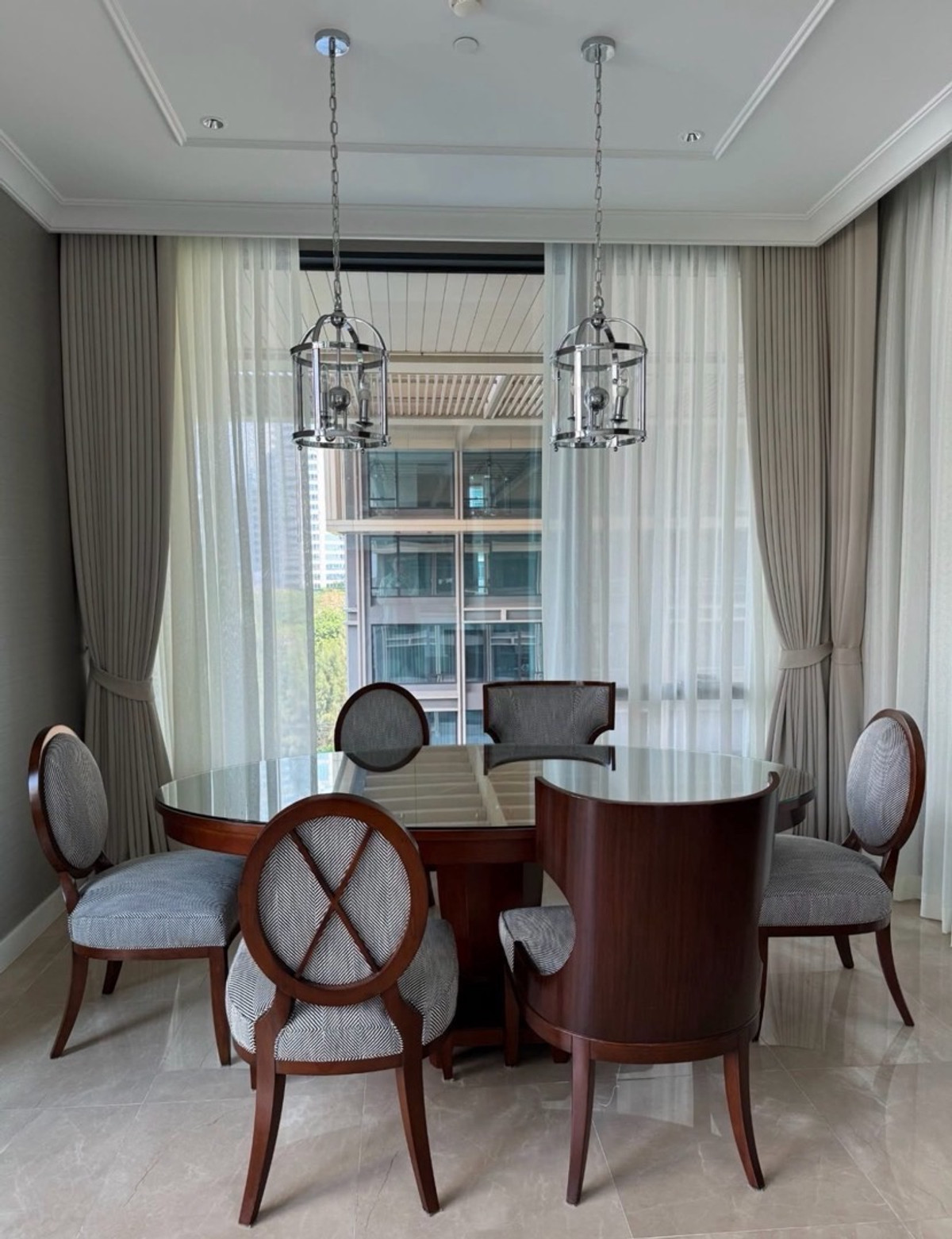 คอนโด Sindhorn Residence ห้องมุม ทำเลหลังสวน ใกล้สวนลุม ห้องว่าง พร้อมอยู่ ทำเล Super Prime เหมาะอยู่อาศัยและลงทุน