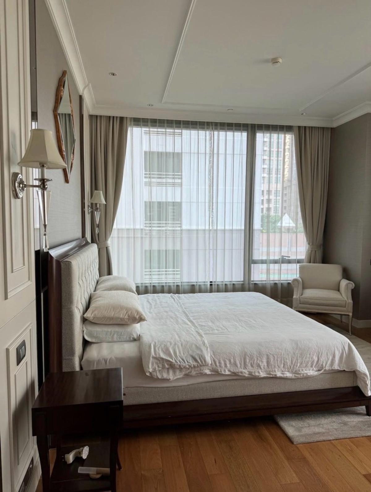 คอนโด Sindhorn Residence ห้องมุม ทำเลหลังสวน ใกล้สวนลุม ห้องว่าง พร้อมอยู่ ทำเล Super Prime เหมาะอยู่อาศัยและลงทุน
