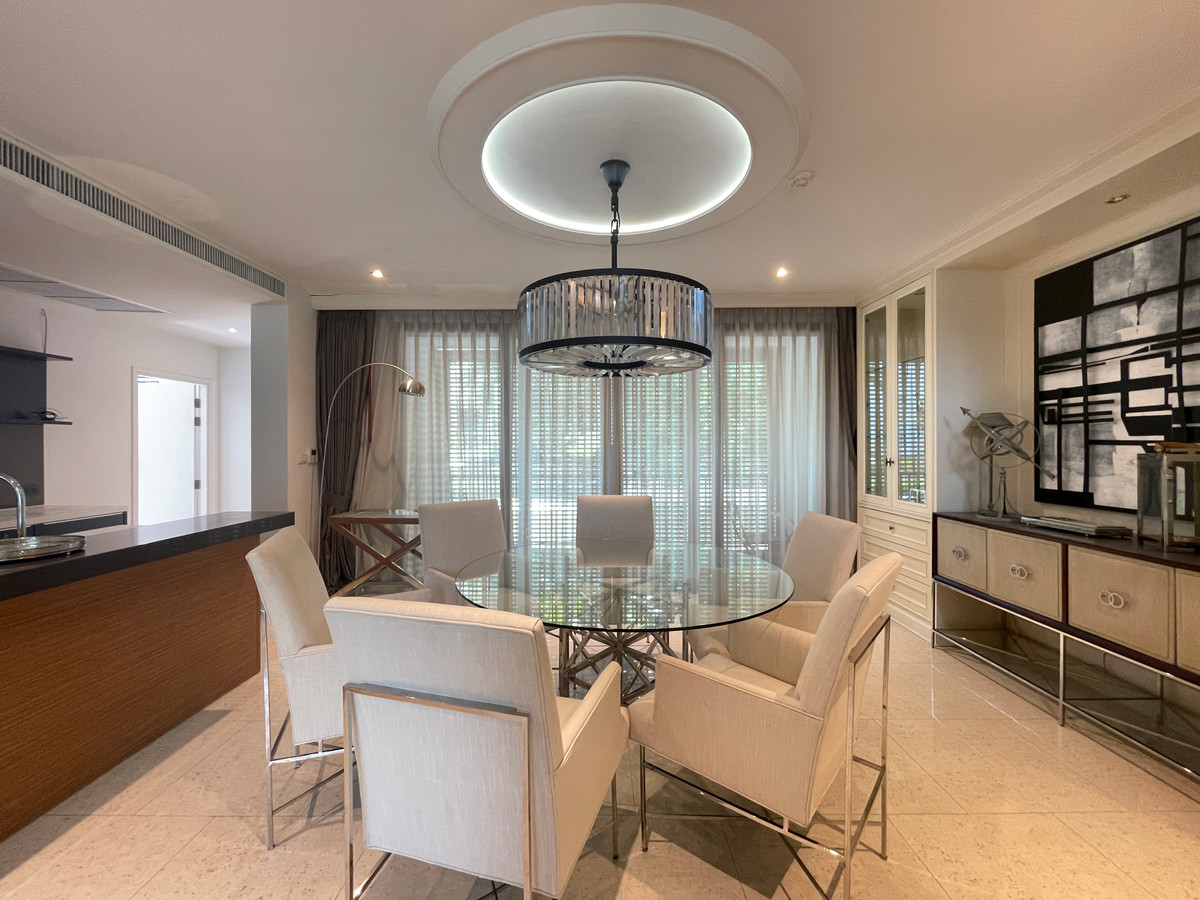 Luxury Residence in Sathorn Area | Spacious 360 Sq.m. 3-Bedroom Home | Ideal for Family Living in CBD Bangkok ทำเลใกล้โซนธุรกิจสาทร และสามารถเดินทางเชื่อมต่อเข้าเมืองได้สะดวก ใกล้ Saint Louis BTS Station