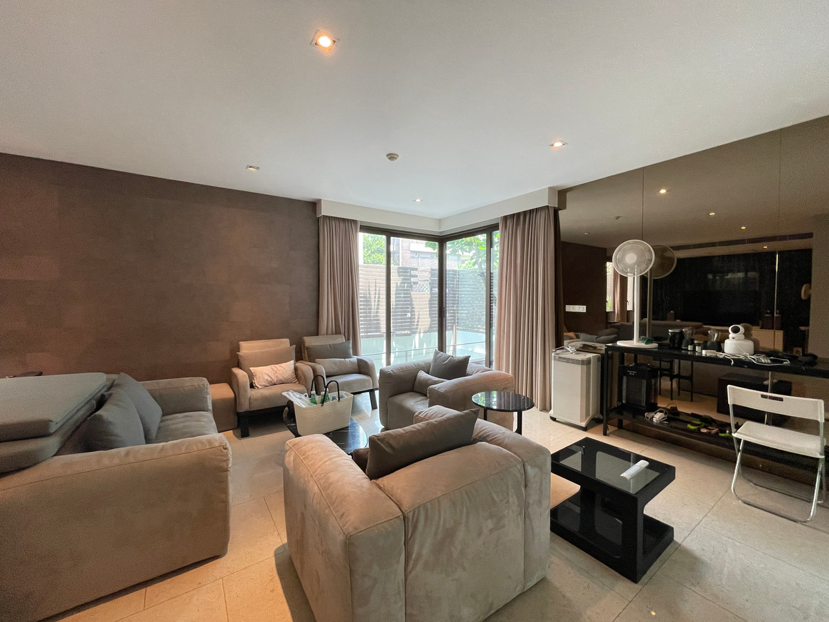 บ้านระดับ Luxury พร้อมสระว่ายน้ำและสวนส่วนตัว ในโซนสาทร – ยานนาวา พื้นที่ใช้สอยขนาดใหญ่ถึง 393 ตารางเมตร พร้อม Private Lift ให้ความเป็นส่วนตัวสูง เหมาะสำหรับผู้บริหาร ชาวต่างชาติ หรือครอบครัวที่ต้องการบ้านหรูใจกลางเมือง