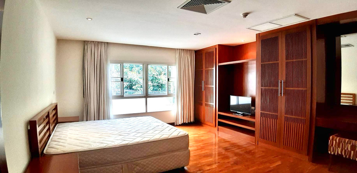 ให้เช่า คอนโด 3 ห้องนอน 200 ตร.ม.  Pet Friendly  ใกล้ BTS ช่องนนทรี