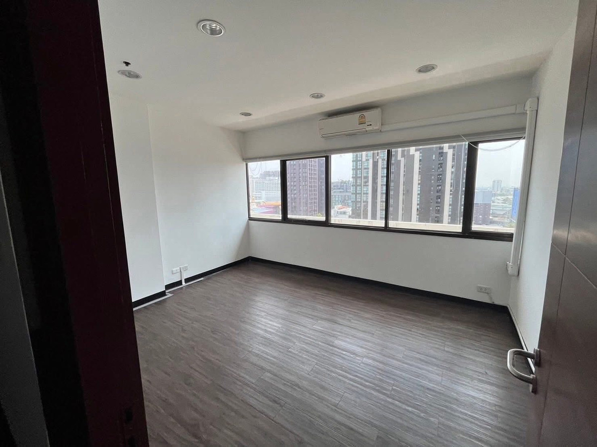 ให้เช่า  Office แถว Sukhumvit  ใกล้ BTS Ekamai พร้อมว่างให้เช่าเริ่ม1 เม.ย. 2569