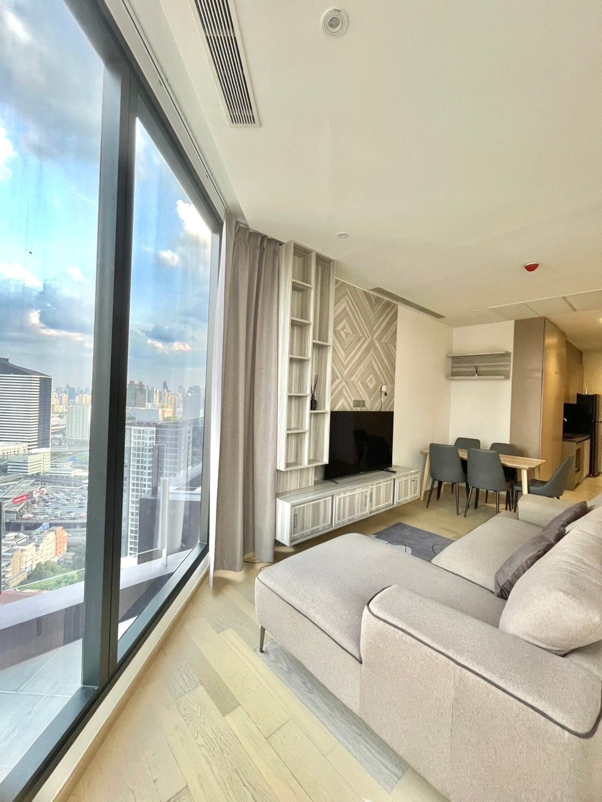 ให้เช่า คอนโด Ashton Asoke Rama 9  2 ห้องนอน 91 ตร.ม.  ตกแต่งครบ พร้อมเฟอร์นิเจอร์ครบ