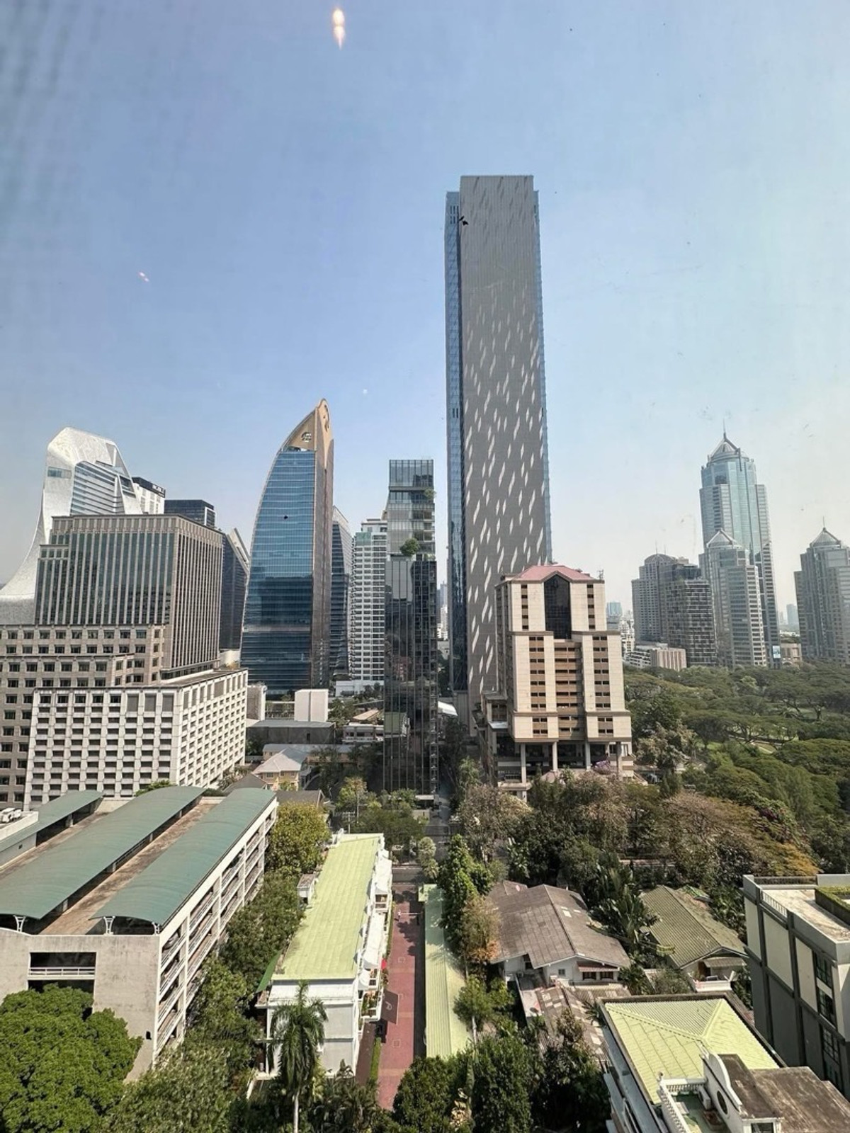 คอนโดหรูให้เช่า หลังสวน 1 ห้องนอน เลี้ยงสัตว์ขนาดเล็กได้ พร้อม Private Lift ใกล้ Central Embassy และสวนลุมพินี