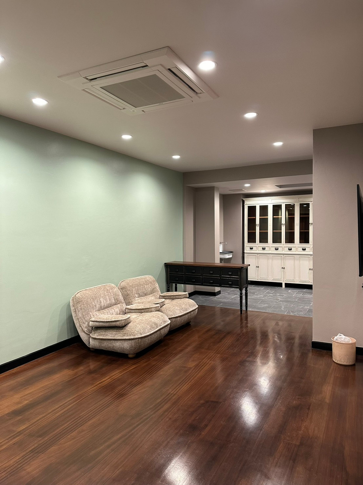 🔥For Sale Renovated House in Thonglor! 4+1 Bedroom 370 sq.m fully Furnished Near Donki and BTS Thonglor Tel. 0863692224