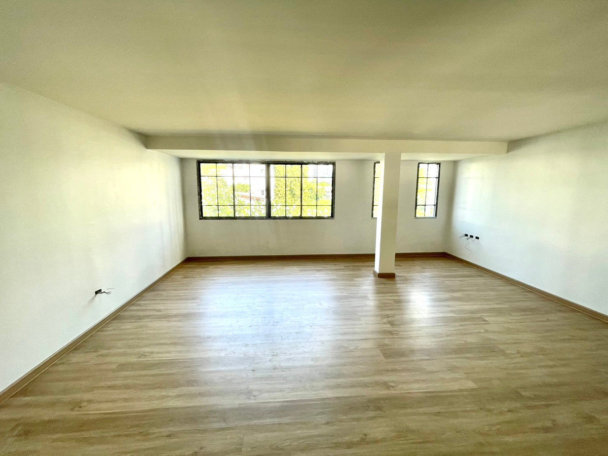 ให้เช่า Townhouse  แถว สุขุมวิท 31 สามารถทำเป็นโฮมออฟฟิศได้ รีโนเวทใหม่พร้อมเข้าอยู่