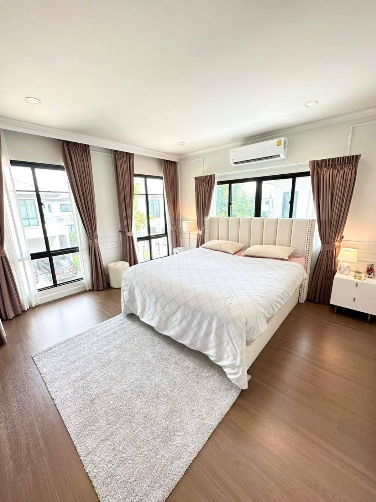 ให้เช่าบ้านเดี่ยวหรู SETTHASIRI PATTANAKARN 4 ห้องนอน แปลงมุมส่วนตัว พร้อมเฟอร์ครบ ตกแต่งสวย ใกล้ทองหล่อ-เอกมัย ทำเลดี เดินทางสะดวก พร้อมเข้าอยู่