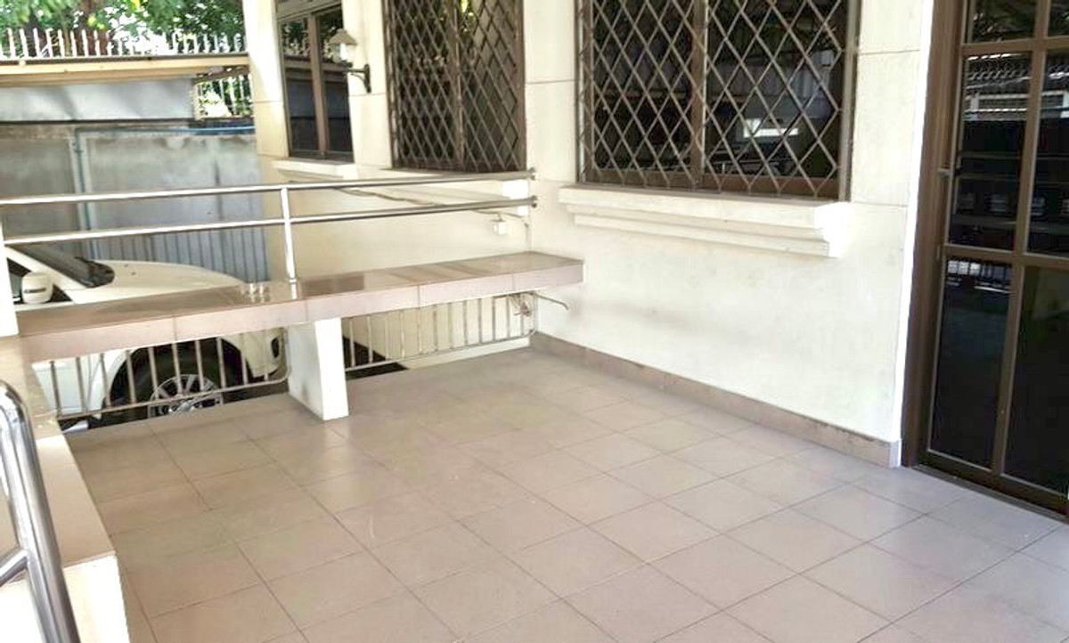 ให้เช่าโฮมออฟฟิศติดถนนเอกมัย-ปรีดีย์ สามารถRenovateได้ทุกอย่าง ทำสปา, ครัวกลาง, ร้านอาหาร, cafe, airbnb, Office พร้อมเข้าอยู่