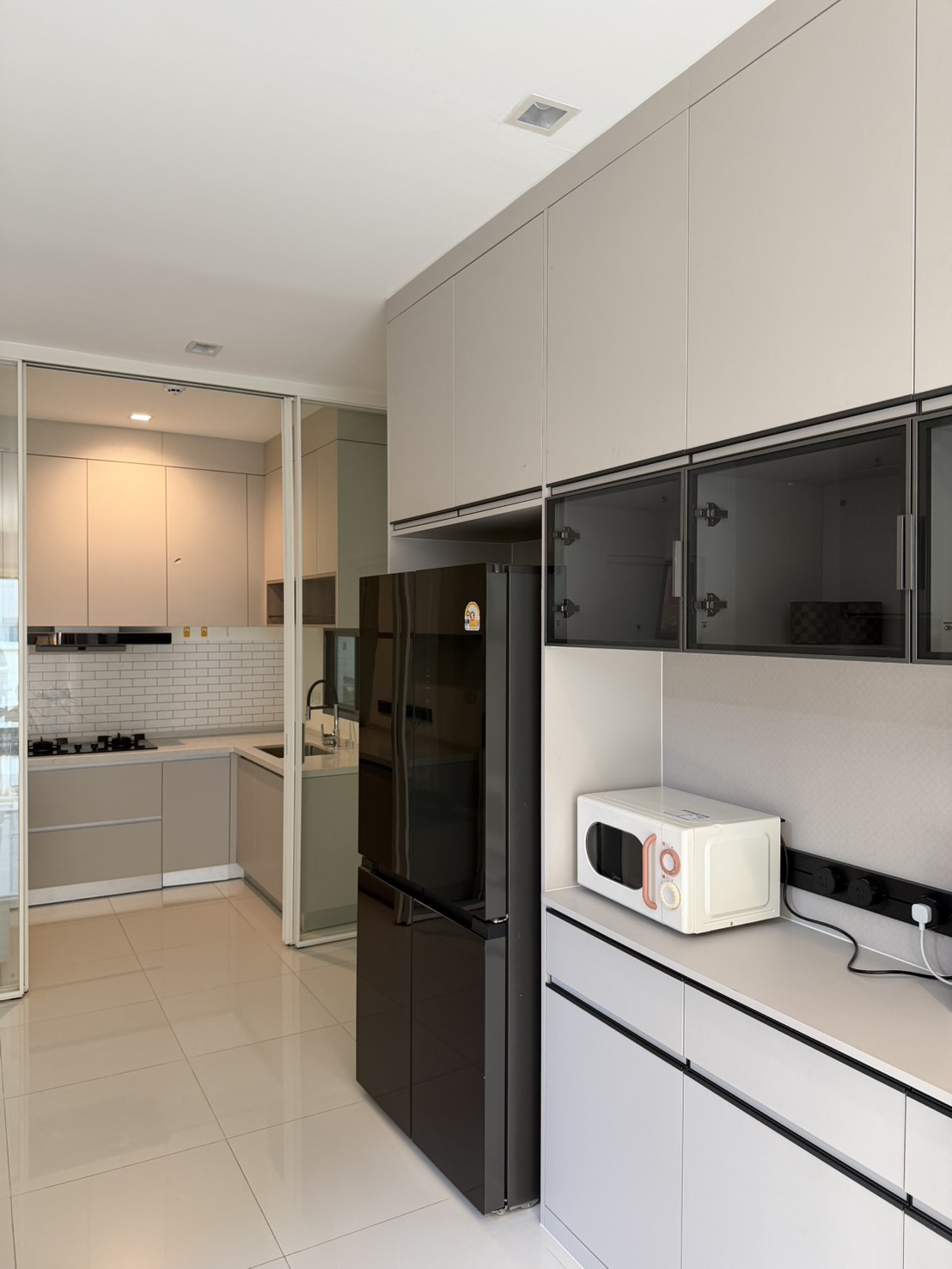 ขายด่วน บ้านเดี่ยว 232 ตร.ม. ฟังก์ชัน 3 ห้องนอน 4 ห้องน้ำ พร้อมมุมพักผ่อนชั้นบน ตกแต่งครบพร้อมเข้าอยู่ ยินดีต้อนรับท่านเพื่อเข้าชมความสมบูรณ์แบบ