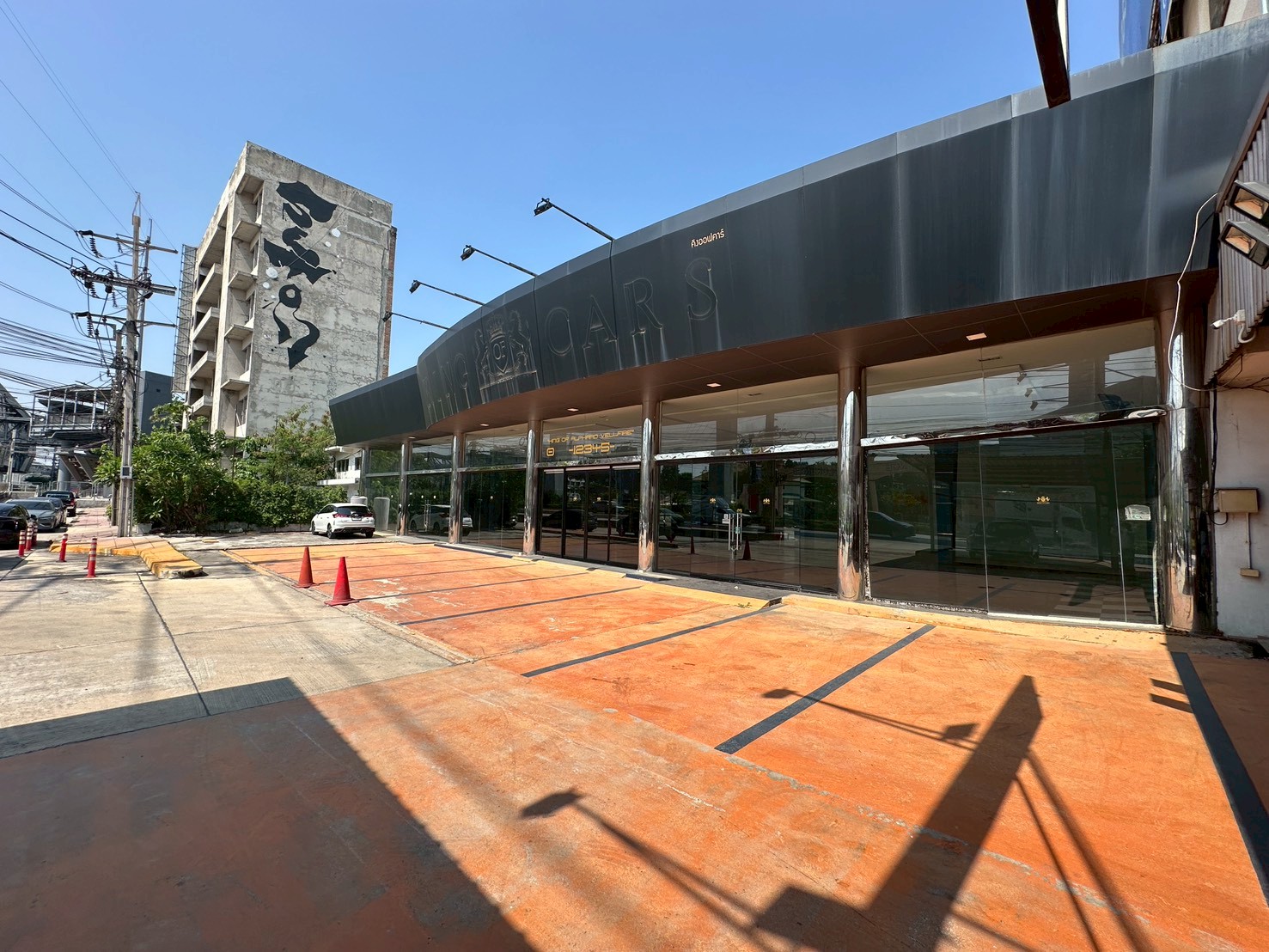 ให้เช่า โชว์รูม ศรีนครินทร์ (Showroom Srinakharin) พื้นที่เชิงพาณิชย์ขนาดใหญ่ 1,000 ตร.ม. ทำเลทองใกล้ MRT กลันตัน