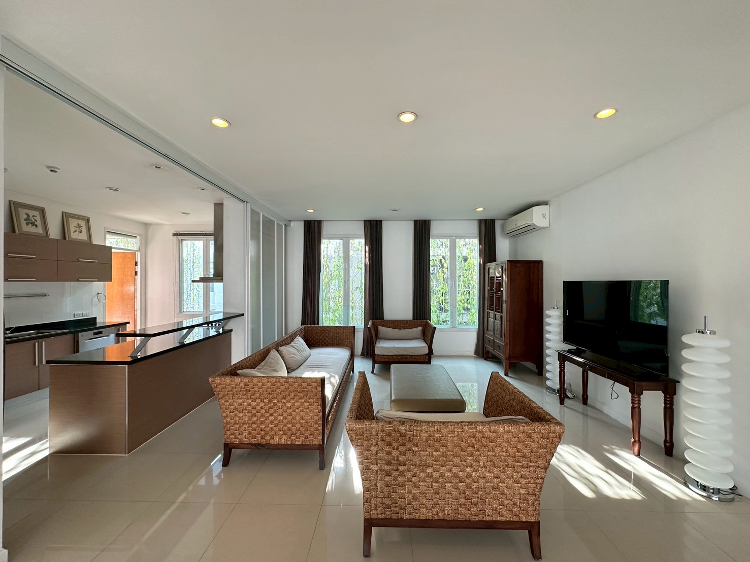 ให้เช่าคอนโดไซส์ใหญ่พิเศษ The Verandah (เดอะ เวอร์รันด้า) อโศก-สุขุมวิท 4 ห้องนอน 350 ตร.ม. ใกล้ BTS อโศก