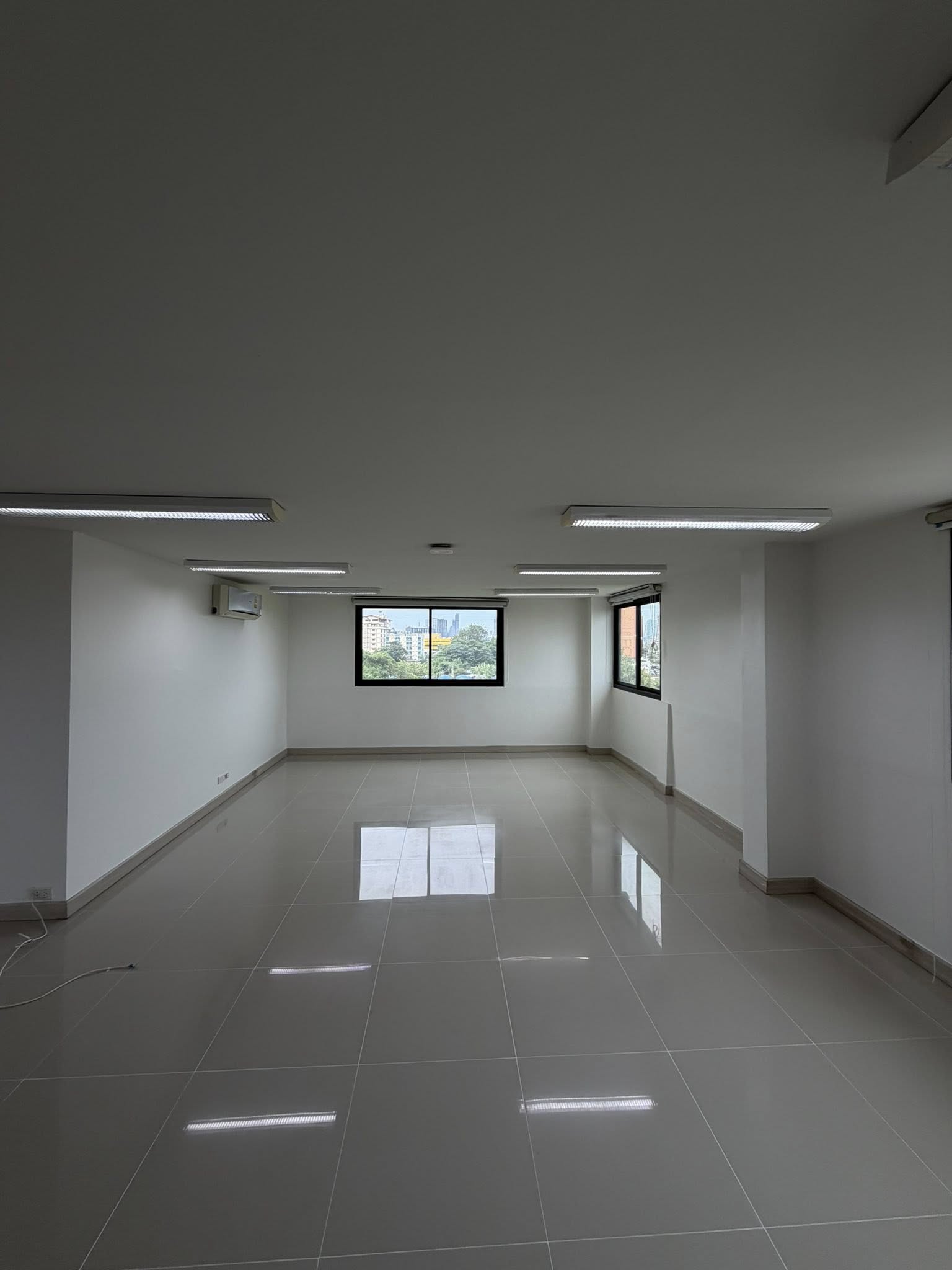 ให้เช่าอาคารสำนักงาน 5 ชั้น ย่านพัฒนาการ สเปซกว้าง 500 ตร.ม. ตกแต่งครบพร้อมลิฟต์และ Solar Cell