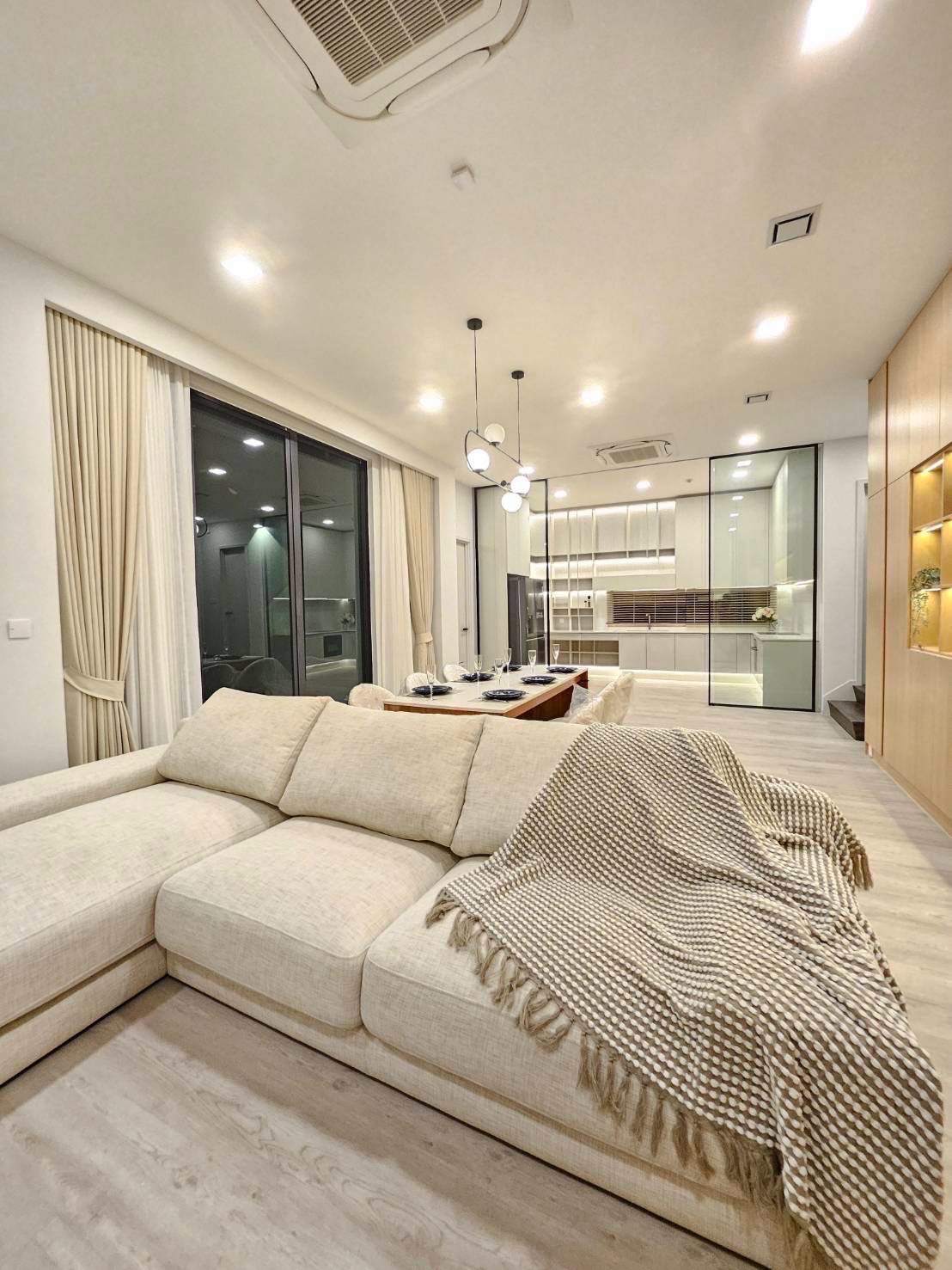 ขายพร้อมผู้เช่าถึง 16/8/2571
 บ้านหรู ให้เช่า/ขาย Vive กรุงเทพกรีฑา 3 ชั้น มีลิฟต์ส่วนตัว ใกล้โรงเรียนนานาชาติ กรุงเทพ