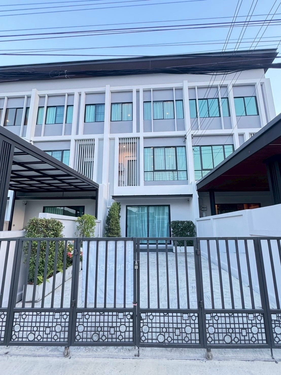 ให้เช่าทาวน์โฮม 3 ชั้น โชคชัย 4 3 ห้องนอน 226 ตร.ม ใกล้เซ็นทรัลอีสต์วิลล์ และ CDC