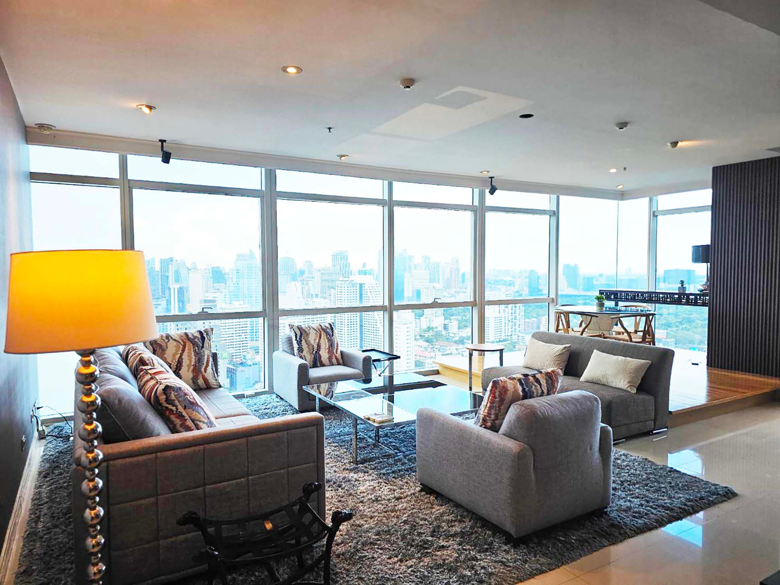 ให้เช่าคอนโดหรู Athenee Residence ย่านเพลินจิต  4 ห้องนอน พื้นที่กว้าง 215 ตร.ม. พร้อมสิ่งอำนวยความสะดวกระดับโรงแรม ใกล้ BTS เพลินจิต