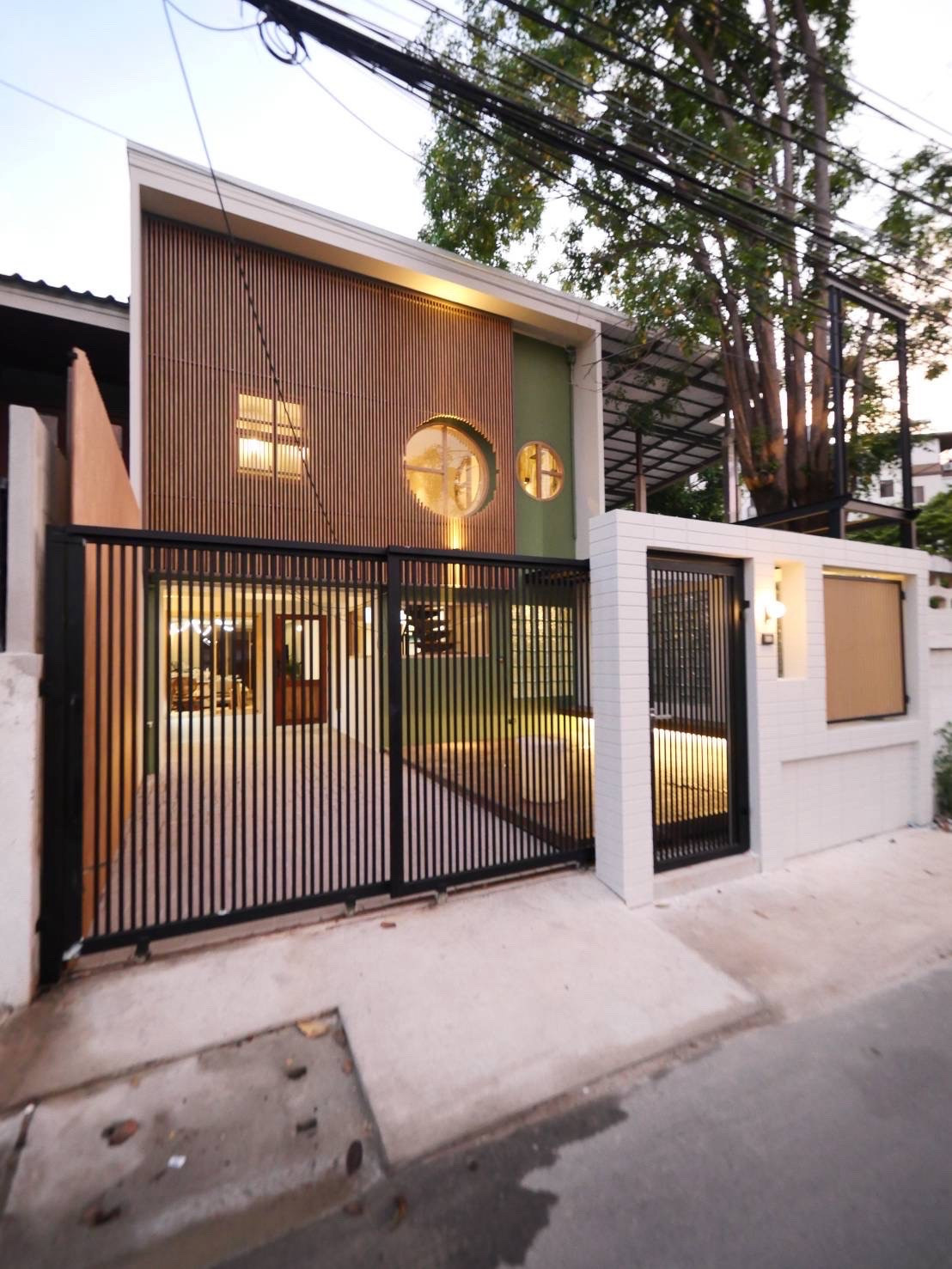 ขายพร้อมผู้เช่าถึง 30 ธันวาคม 2569 บ้านสไตล์โมเดิร์นทำเลที่เป็นที่ต้องการมากที่สุดแห่งหนึ่งในกรุงเทพเดินทางไปเอกมัย-ทองหล่อได้อย่างง่ายดาย