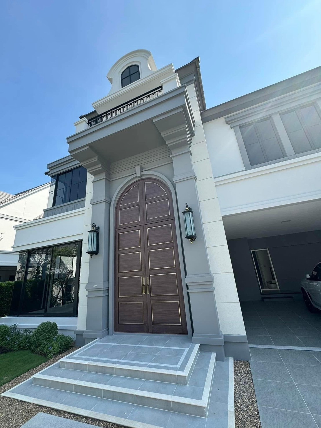 บ้านเช่าหลังใหญ่ 4 ห้องนอน ใกล้โรงเรียนนานาชาติแฮร์โรว์ KPIS Niva พร้อม EV Charger และที่จอดรถหลายคันในย่านวัชรพล