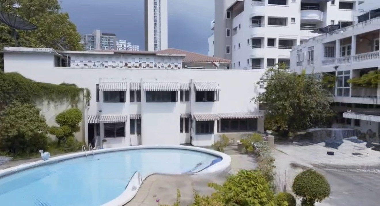 ขายที่ดิน สุขุมวิท พร้อมพงศ์ ใกล้ BTS ขนาด 1,023 ตร.ว หน้ากว้าง 50 เมตร ใกล้ Emporium EmQuartier พร้อมสิ่งปลูกสร้าง เหมาะพัฒนาโครงการ