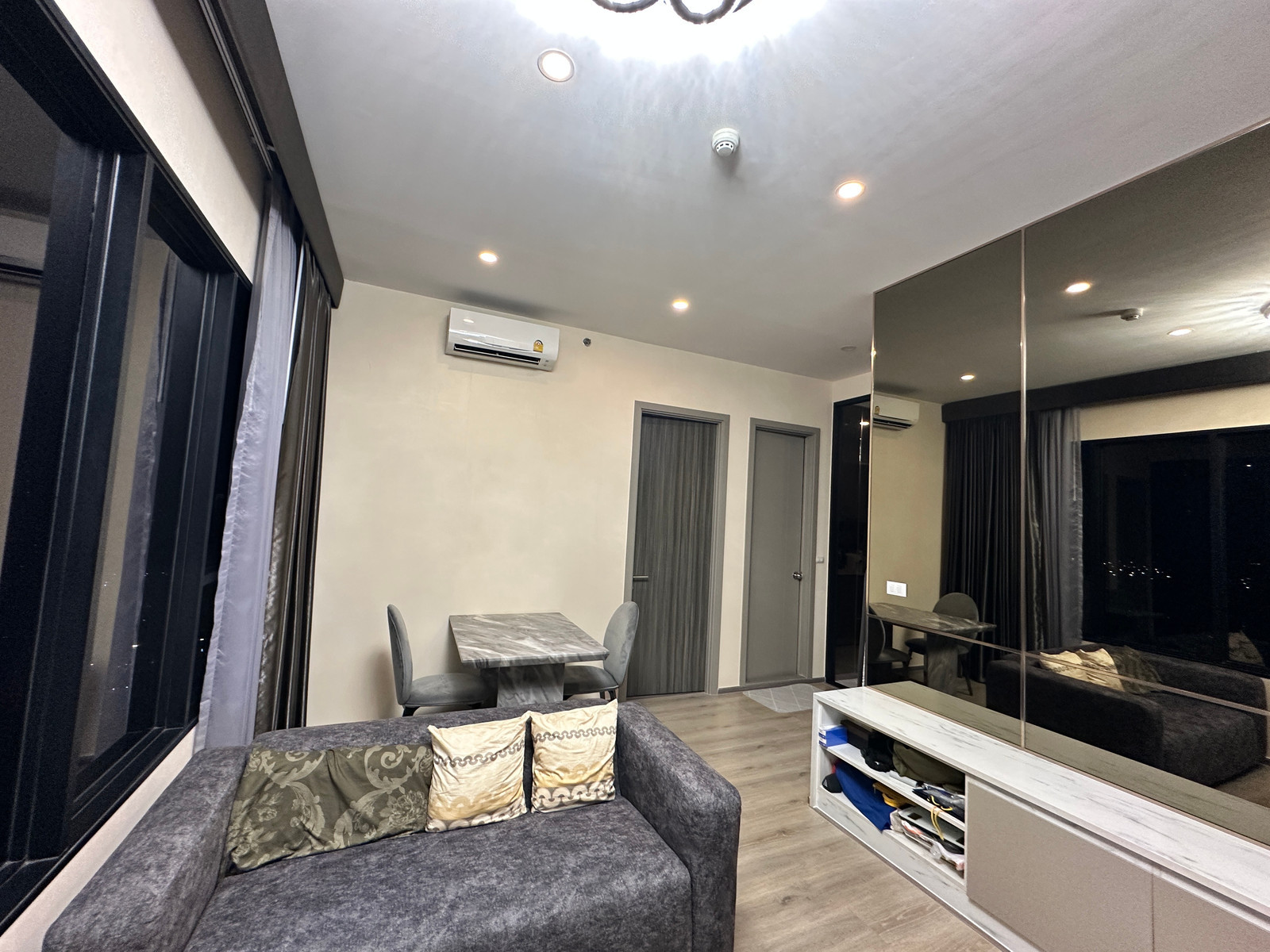 ขายคอนโดหรูชั้นบนสุด (Top Floor ) ขนาด 54.8 ตร.ม. ฟังก์ชันยืดหยุ่น 2 ห้องนอน ทำเลอ่อนนุช พร้อมระบบ Auto Parking และ Shuttle Service ส่ง BTS