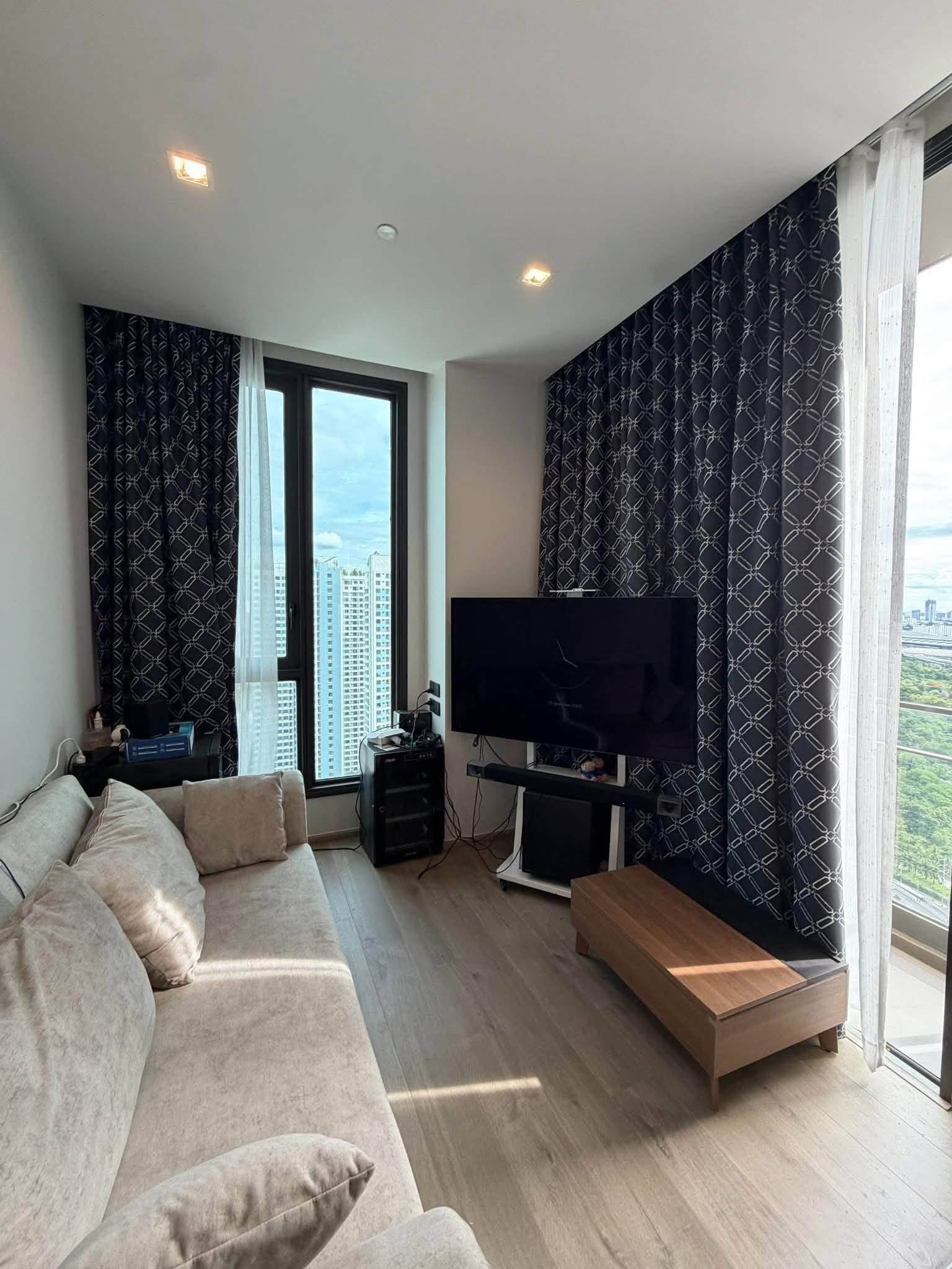 ขายคอนโดหรูชั้นสูง วิวสวน 270 องศา! 2 ห้องนอน (50 ตร.ม.) ความเป็นส่วนตัวสูงสุด ผนังไม่ติดใคร ตกแต่งพรีเมียมพร้อมทีวี OLED ใกล้ BTS ลาดพร้าว