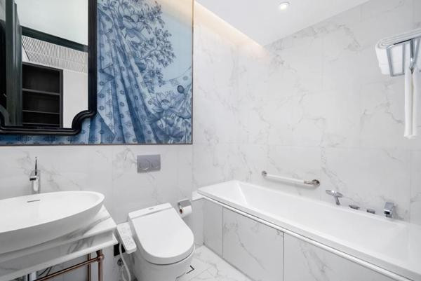 ให้เช่าคอนโดหรู 1 ห้องนอน Studio Executive โครงการใหม่ (44 ตร.ม.) โปร All-Inclusive ฟรีน้ำไฟ+แม่บ้าน มีบริการ Santisuk Lounge ติด BTS ทองหล่อ
