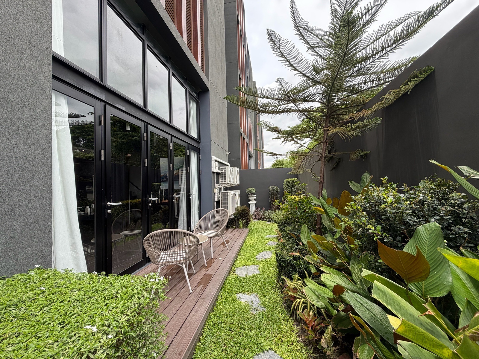 บ้านเดี่ยว Ultra Luxury ศรีนครินทร์  พร้อมสระว่ายน้ำและลิฟต์ส่วนตัว ใกล้ Paradise Park และ Berkeley International School